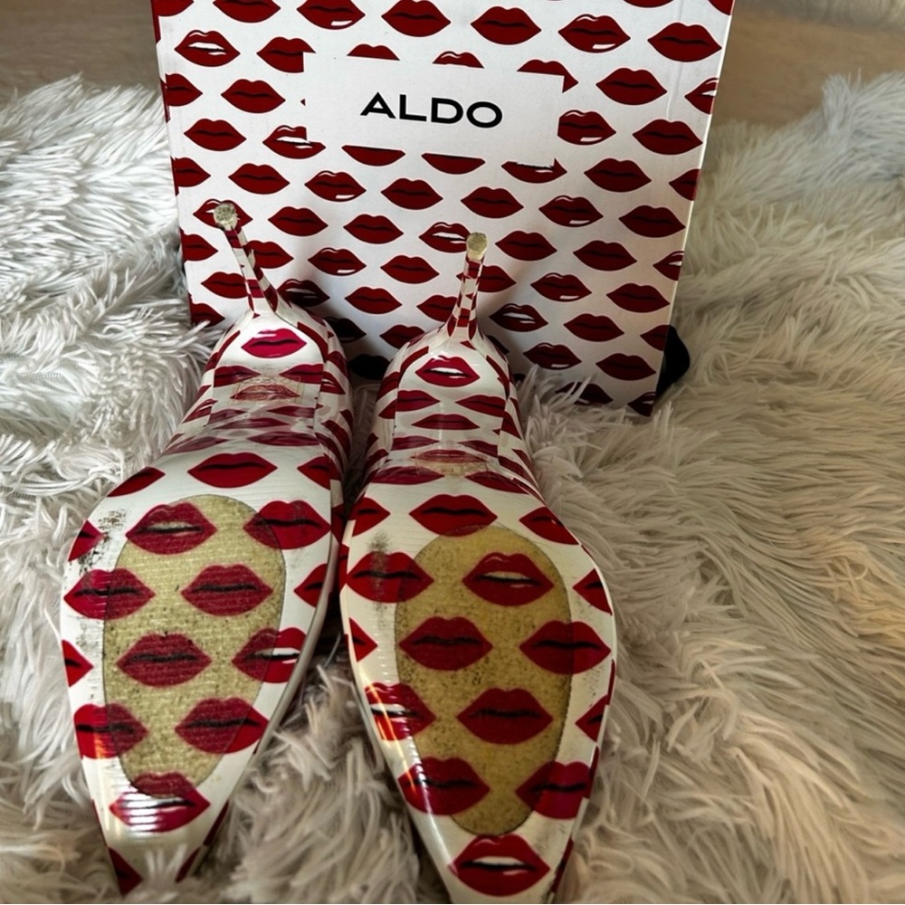 Aldo Red Lips Patterned Heels size 9, run 8.5 - Picture 3 of 7